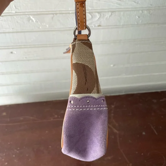 Vintage Mini Rare Coach with Fish - Picture 4 of 6